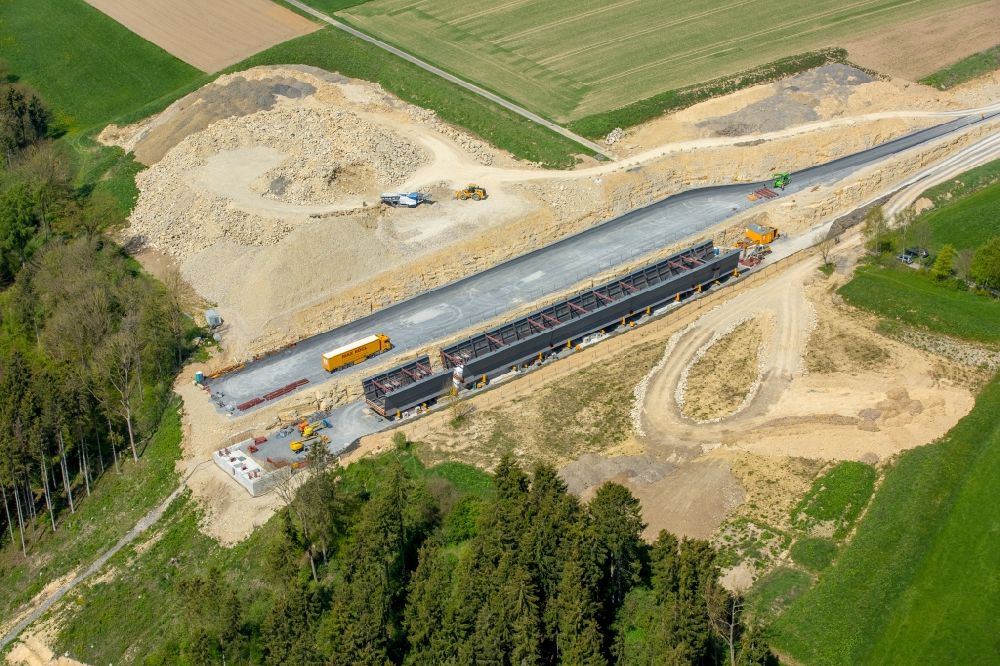 Luftaufnahme Bad Wünnenberg - Ausbau der Ortsumgehung im Straßenverlauf der B 480 am Brückenbauwerk Aftetalbrücke in Bad Wünnenberg im Bundesland Nordrhein-Westfalen