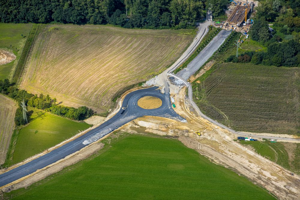 Luftbild Ahlen - Ausbau der Ortsumgehung im Straßenverlauf Osttangente Bergamtsstraße mit neuem Kreisverkehr in Ahlen im Bundesland Nordrhein-Westfalen, Deutschland