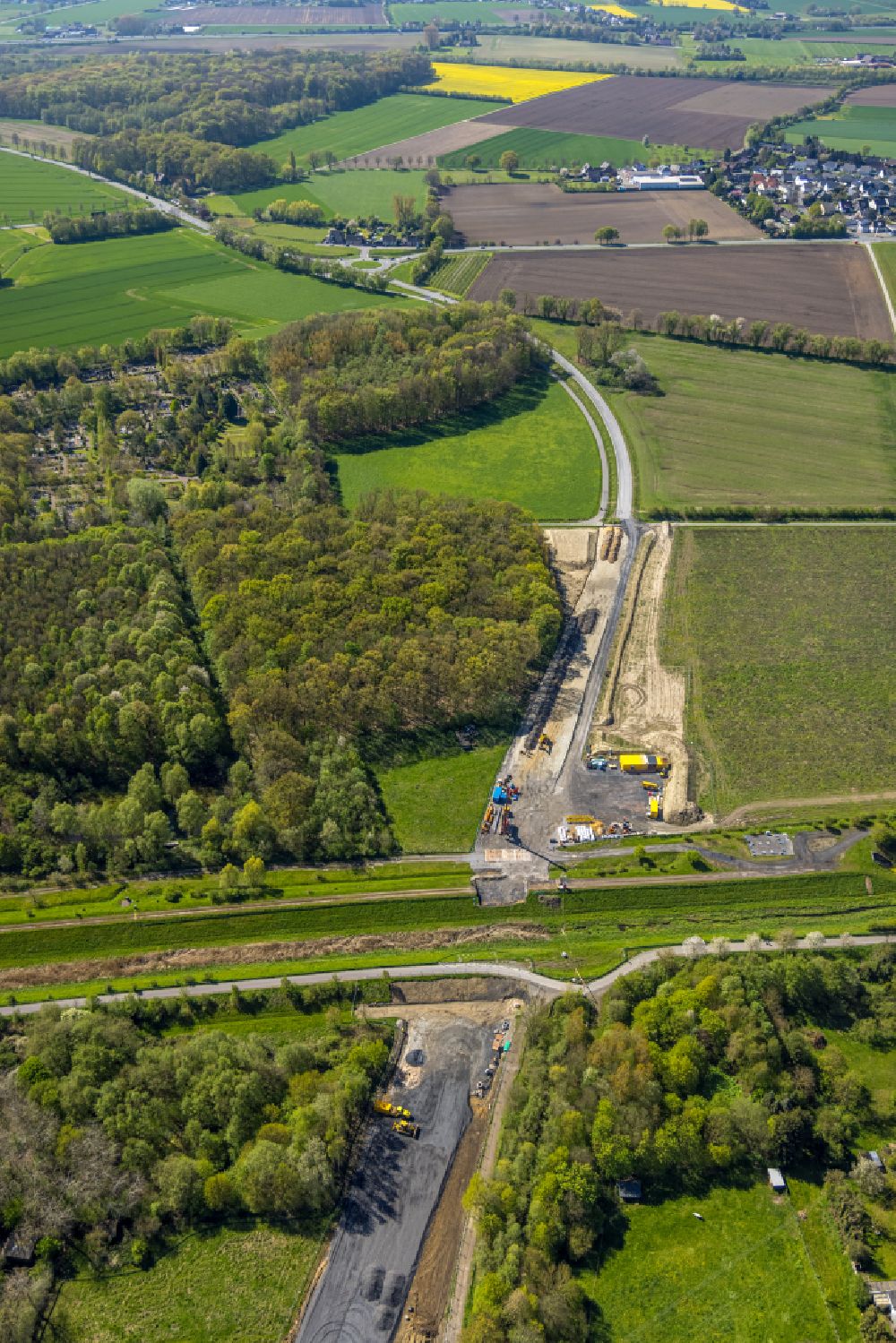 Luftaufnahme Bergkamen - Ausbau der Ortsumgehung im Straßenverlauf der L821n zwischen Erich-Ollenhauer-Straße und Lünener Straße in Bergkamen im Bundesland Nordrhein-Westfalen, Deutschland