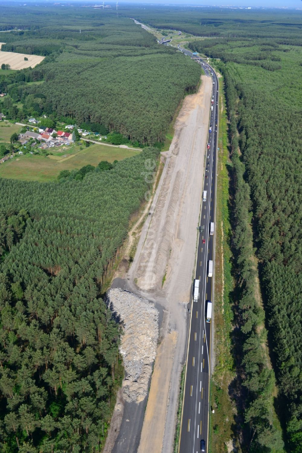 Luftaufnahme Dannenreich - Ausbau und Verbreiterung der Streckenführung der Autobahn / Bundesautobahn BAB A12 / E30 bei Dannenreich im Bundesland Brandenburg