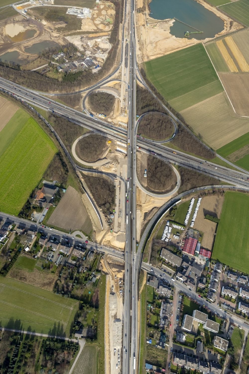 Luftbild Kaarst - Ausbau der A57 von vier auf sechs Spuren am Autobahnkreuz Kaarst im Bundesland Nordrhein-Westfalen