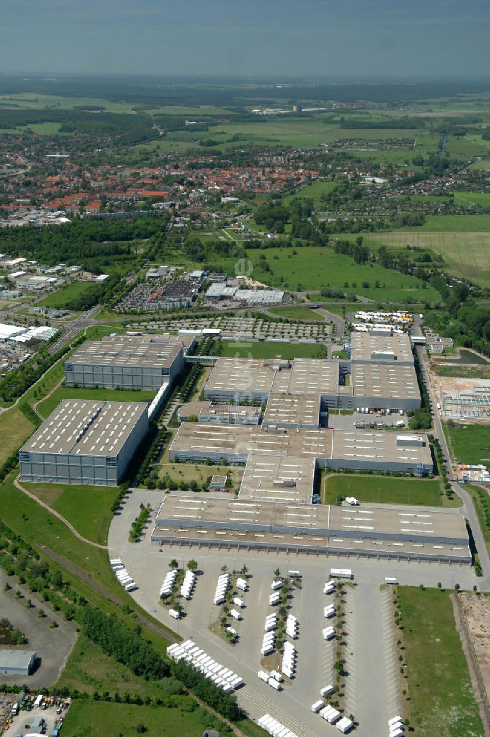 Luftaufnahme Haldensleben - Ausbauarbeiten am Warenverteil- und Logistikzentrum in Haldensleben
