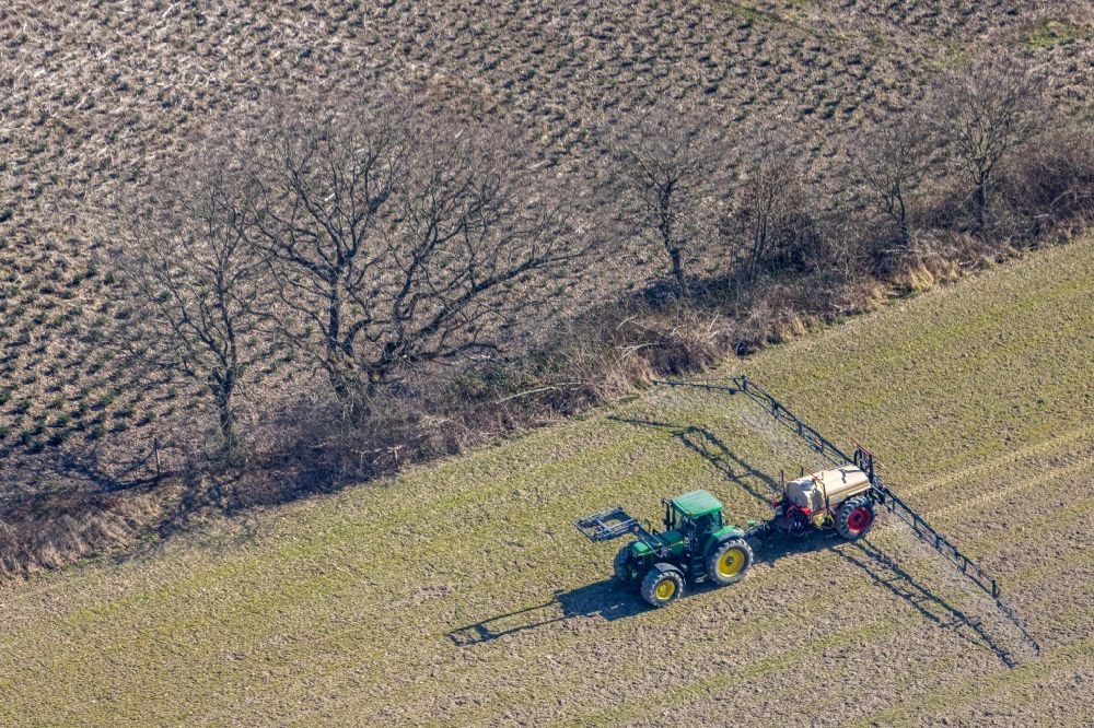 Luftbild Gierskämpen - Ausbringung von Gülle als Dünger auf landwirtschaftlichen Feldern in Gierskämpen im Bundesland Nordrhein-Westfalen, Deutschland