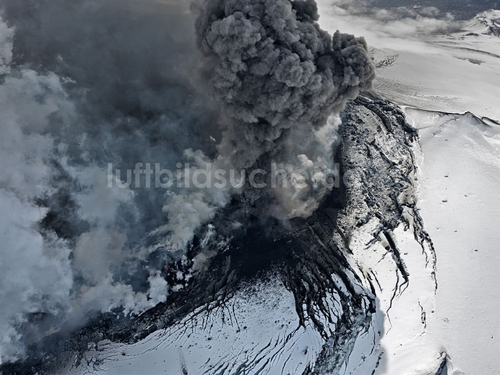 Rangárþing eystra von oben - Ausbruch des vergletscherten Vulkans Eyjafjalla in South Iceland, Island