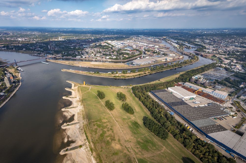 Duisburg von oben - Ausgetrocknete Buhnen- Landschaft des Rhein in Duisburg im Bundesland Nordrhein-Westfalen, Deutschland