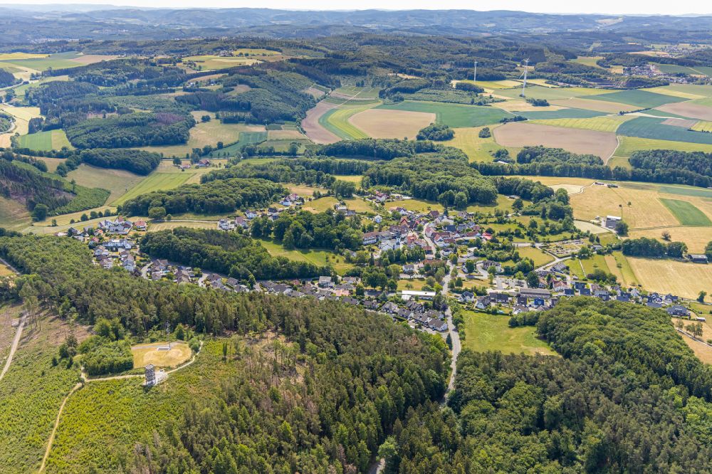 Eisborn aus der Vogelperspektive: Aussichtsturm Ebberg in Eisborn im Bundesland Nordrhein-Westfalen, Deutschland