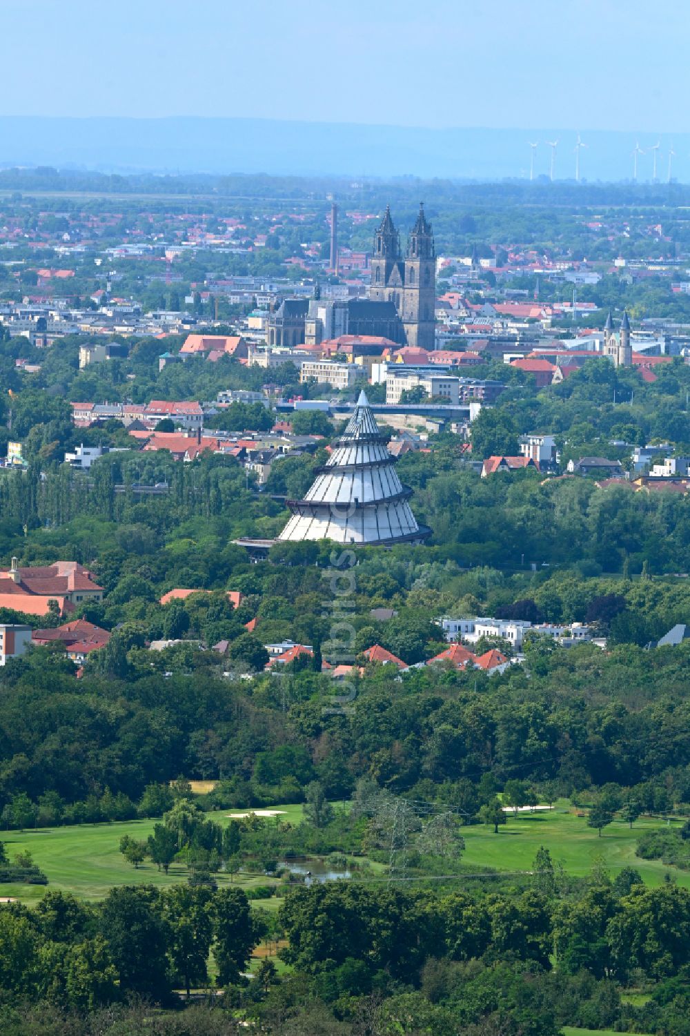 Magdeburg von oben - Aussichtsturm Jahrtausendturm Magdeburg im Ortsteil Herrenkrug in Magdeburg im Bundesland Sachsen-Anhalt, Deutschland