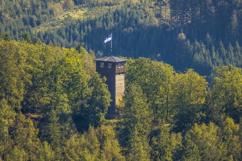 Luftbild Elspe - Aussichtsturm Wallburgturm in Elspe im Bundesland Nordrhein-Westfalen, Deutschland