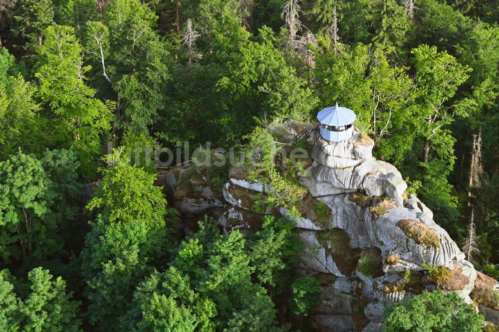 Luftbild Zell im Fichtelgebirge - Aussichtsturmes Schüssel auf der Felsenformation des Waldstein in Zell im Fichtelgebirge im Bundesland Bayern, Deutschland