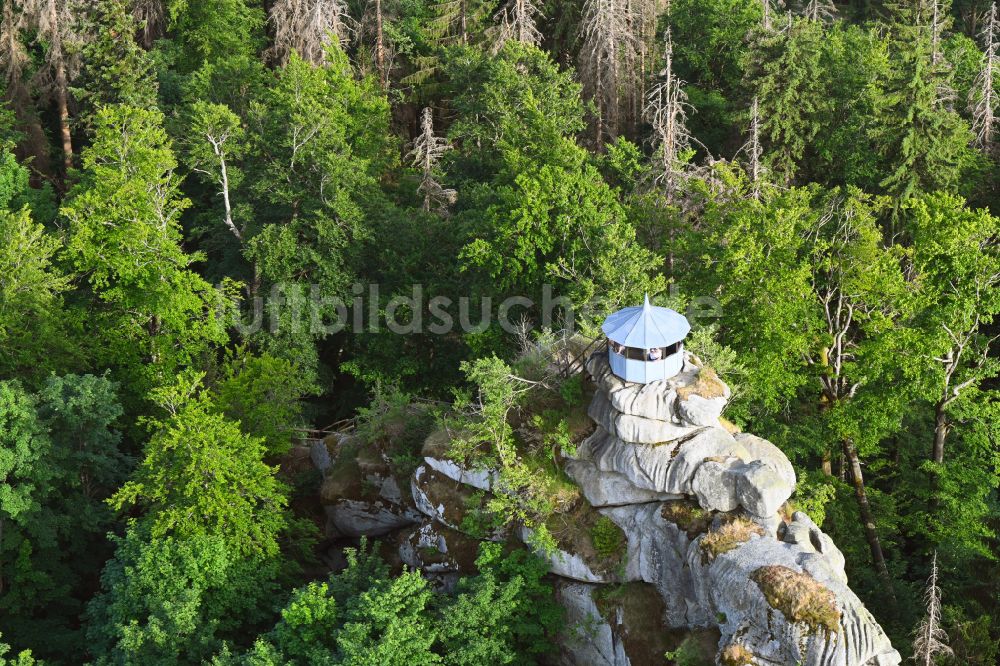 Luftaufnahme Zell im Fichtelgebirge - Aussichtsturmes Schüssel auf der Felsenformation des Waldstein in Zell im Fichtelgebirge im Bundesland Bayern, Deutschland
