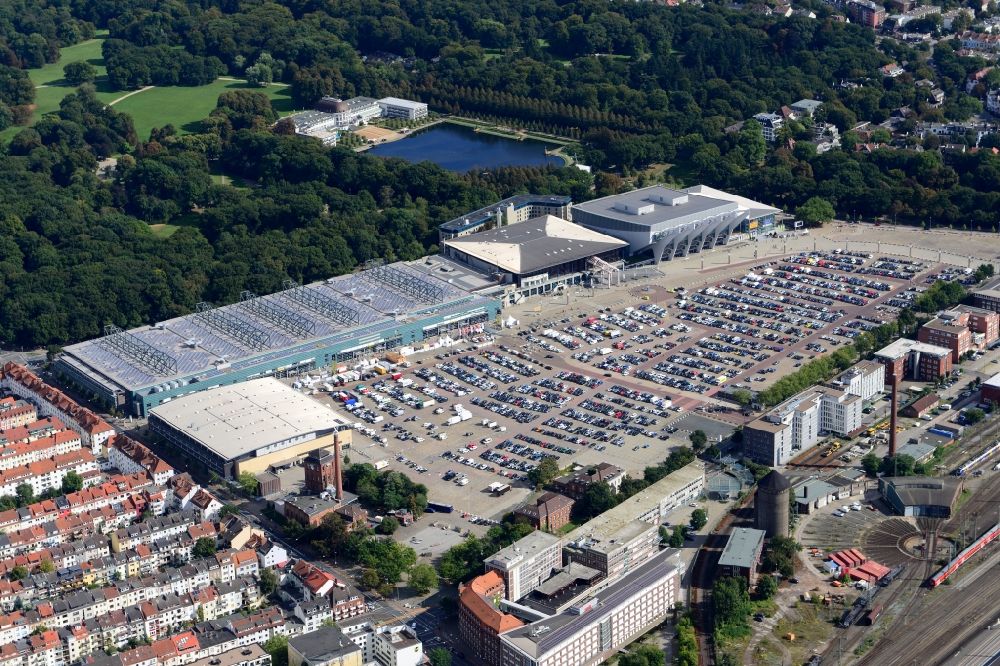 Luftbild Bremen - Ausstellungsgelände und Messehallen der Messe Bremen und der ÖVB-Arena an der Findorffstraße in Bremen