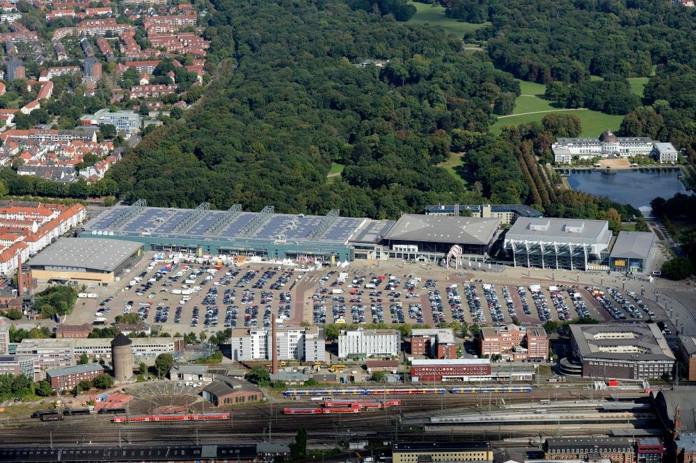 Luftbild Bremen - Ausstellungsgelände und Messehallen der Messe Bremen und der ÖVB-Arena an der Findorffstraße in Bremen