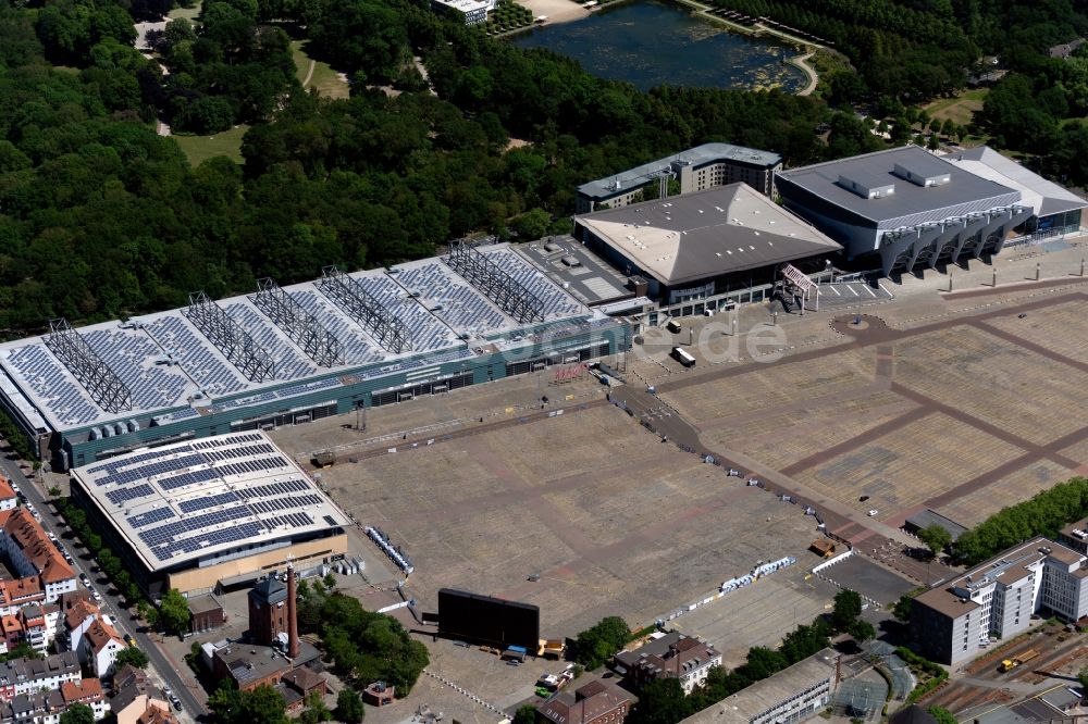 Luftaufnahme Bremen - Ausstellungsgelände und Messehallen der Messe Bremen und der ÖVB-Arena an der Findorffstraße in Bremen