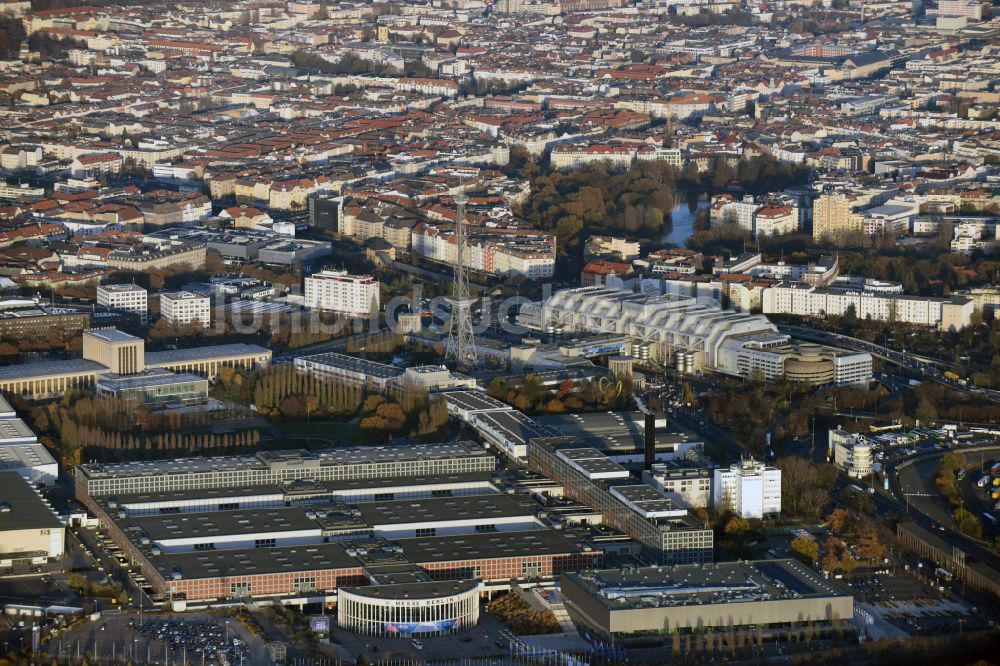 Luftaufnahme Berlin - Ausstellungsgelände und Messehallen - Messedamm im Ortsteil Charlottenburg in Berlin, Deutschland