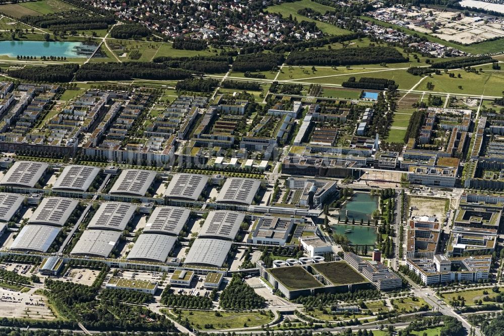 Luftaufnahme München - Ausstellungsgelände und Messehallen in München im Bundesland Bayern, Deutschland