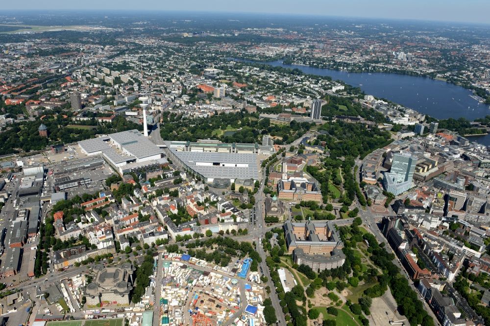 Luftaufnahme Hamburg - Ausstellungsgelände und Messehallen der Neuen Messe der Hamburg Messe und Congress GmbH am Fernsehturm Heinrich-Hertz-Turm in Hamburg