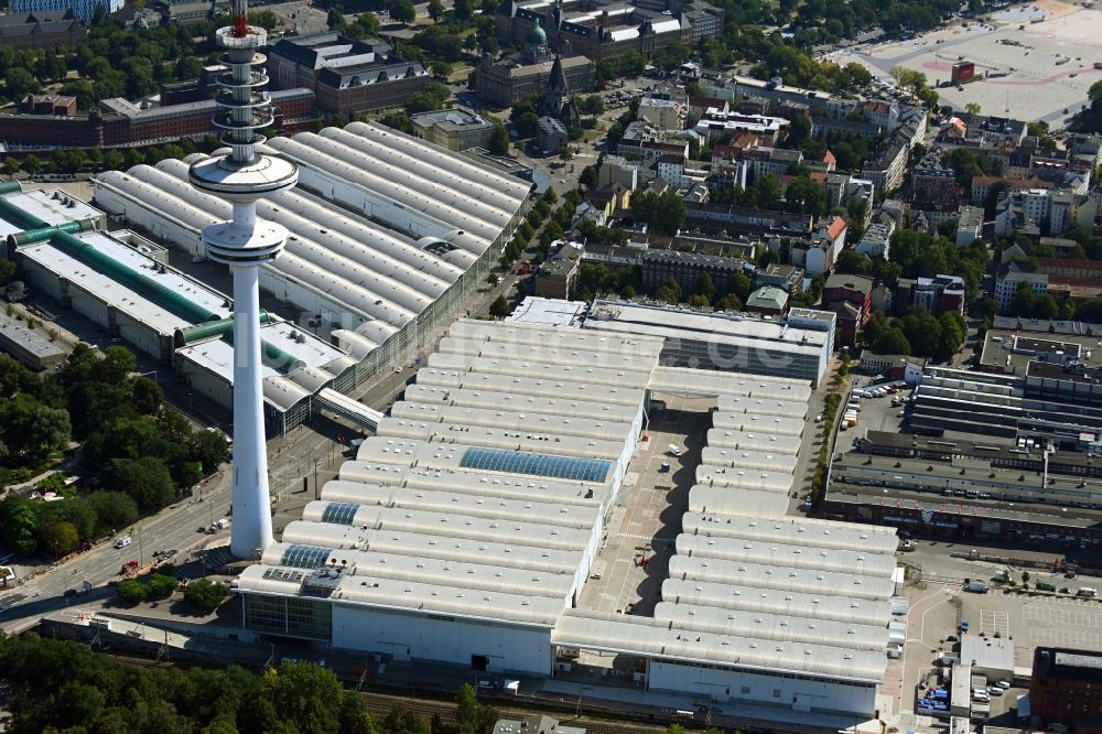 Luftbild Hamburg - Ausstellungsgelände und Messehallen der Neuen Messe der Hamburg Messe und Congress GmbH am Fernsehturm Heinrich-Hertz-Turm in Hamburg