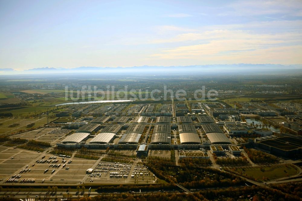 Luftbild München - Ausstellungsgelände und Messehallen der Neuen Messe München im Bundesland Bayern