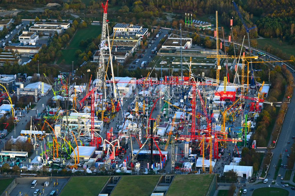 Luftaufnahme München - Ausstellungsgelände und Messehallen der Weltleitmesse bauma in München im Bundesland Bayern, Deutschland