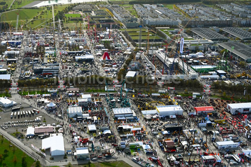 München von oben - Ausstellungsgelände und Messehallen der Weltleitmesse bauma in München im Bundesland Bayern, Deutschland