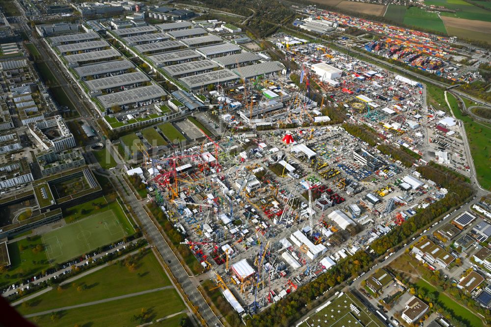 Luftaufnahme München - Ausstellungsgelände und Messehallen der Weltleitmesse bauma in München im Bundesland Bayern, Deutschland