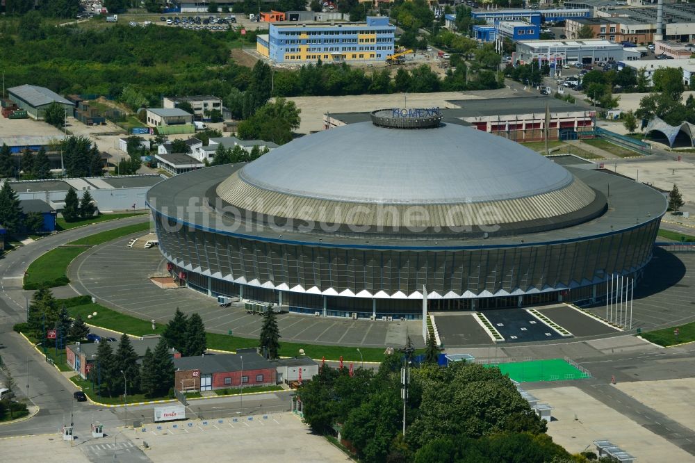 Luftbild Bukarest - Ausstellungshalle Romexpo-Pavilionul Central Bulevardul Expozitiei auf dem Messegelände in Bukarest in Rumänien
