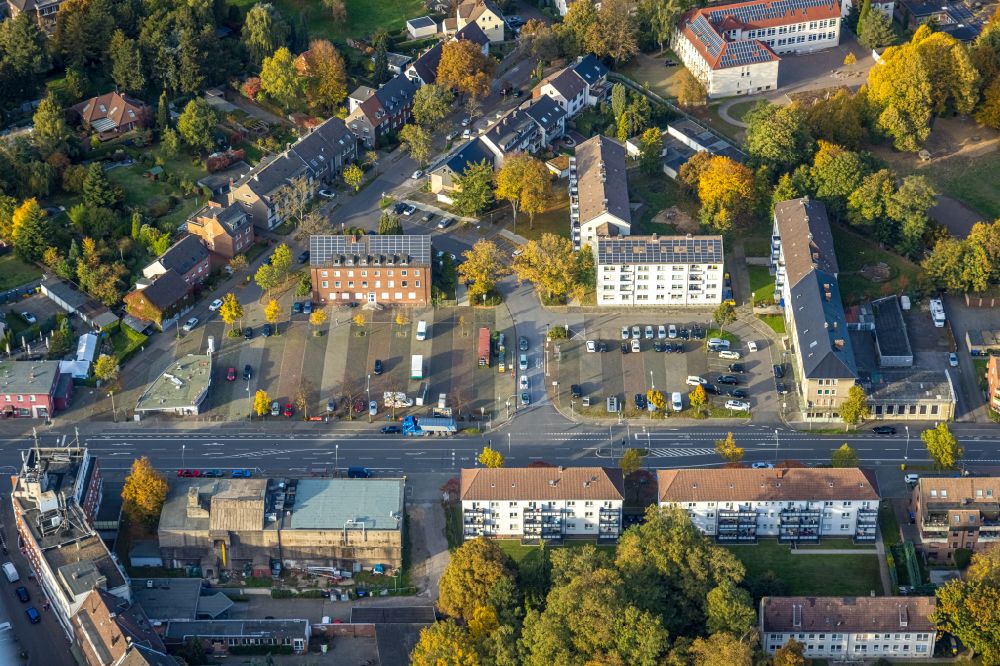 Luftaufnahme Bottrop - Auto- Parkplatz und Abstellfläche am Boyer Markt in Bottrop im Bundesland Nordrhein-Westfalen, Deutschland