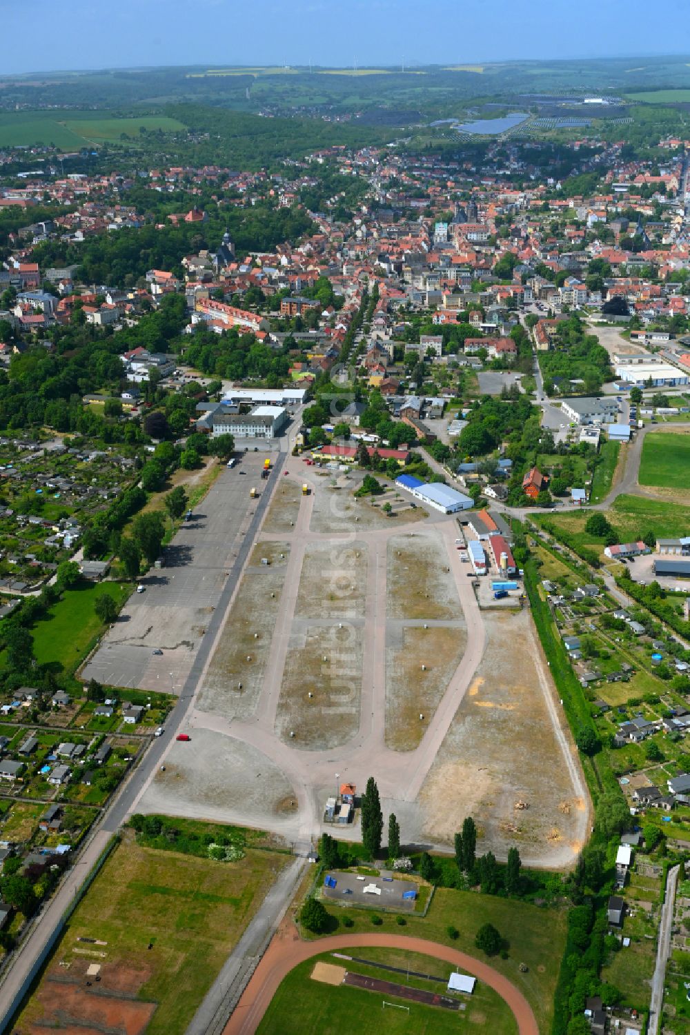 Luftaufnahme Lutherstadt Eisleben - Auto- Parkplatz und Abstellfläche an der Lindenallee in Lutherstadt Eisleben im Bundesland Sachsen-Anhalt, Deutschland