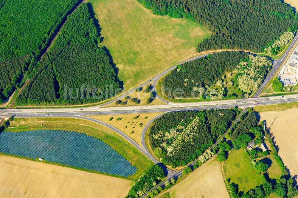 Heiligengrabe aus der Vogelperspektive: Autobahn- Abfahrt der BAB A24 Anschlussstelle Pritzwalk in Heiligengrabe im Bundesland Brandenburg, Deutschland