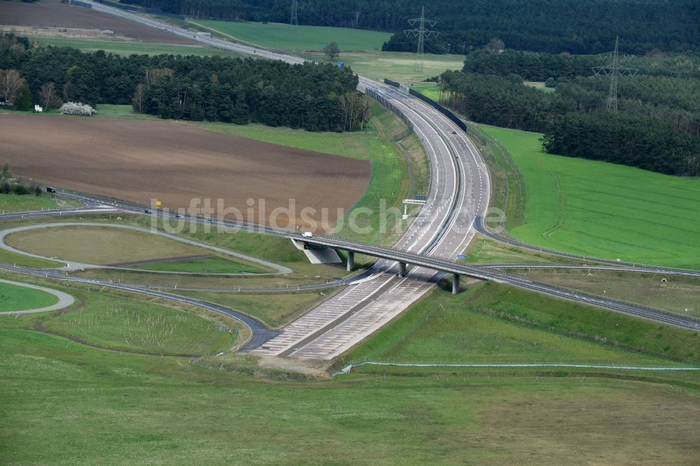 Colbitz aus der Vogelperspektive: Autobahn- Abfahrt der BAB A14 zu B189 in Colbitz im Bundesland Sachsen-Anhalt