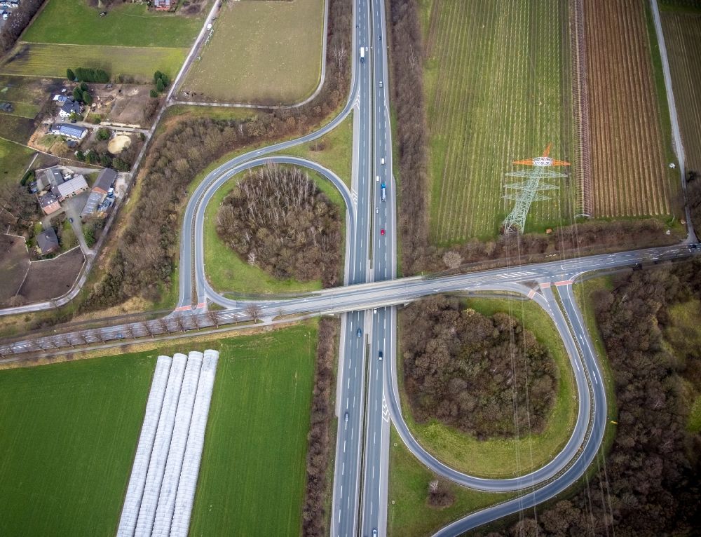 Kirchhellen aus der Vogelperspektive: Autobahn- Abfahrt der BAB A31 in Kirchhellen im Bundesland Nordrhein-Westfalen, Deutschland