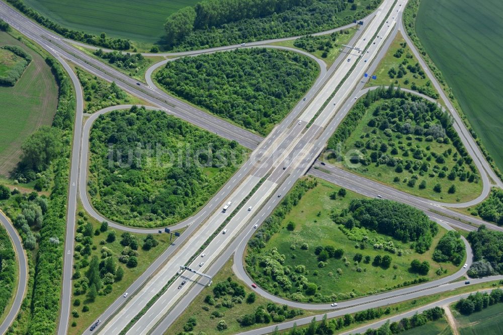 Luftbild Magdeburg - Autobahn- Abfahrt der BAB A14 zum Bundesstraße B81 bei Sudenburg in Magdeburg im Bundesland Sachsen-Anhalt