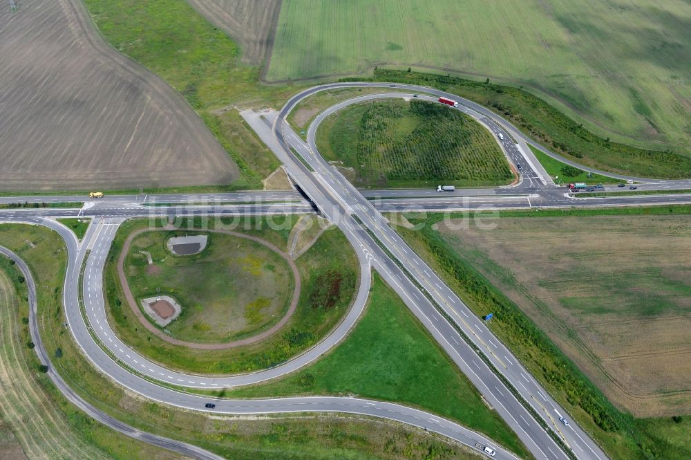 Luftaufnahme Bennstedt - Autobahn- Abfahrt der BAB A143 zur B80 in Bennstedt im Bundesland Sachsen-Anhalt, Deutschland