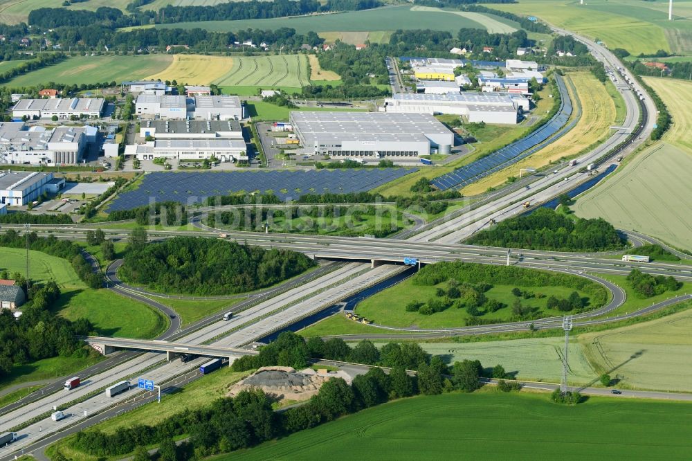 Meerane aus der Vogelperspektive: Autobahn- Abfahrt der BAB A4 zur B93 in Meerane im Bundesland Sachsen