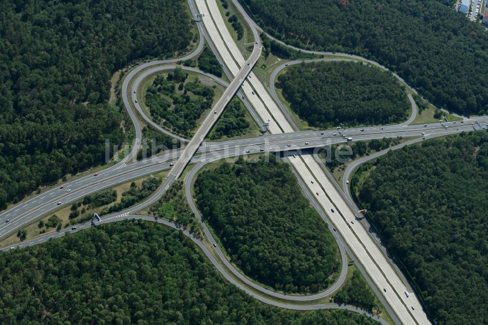 Luftbild Potsdam - Autobahn- Abfahrt der BAB A115 zur L40 im Ortsteil Drewitz in Potsdam im Bundesland Brandenburg, Deutschland