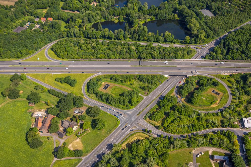 Luftaufnahme Gladbeck - Autobahn- Abfahrt und Straßenführung der BAB A2 in Gladbeck im Bundesland Nordrhein-Westfalen