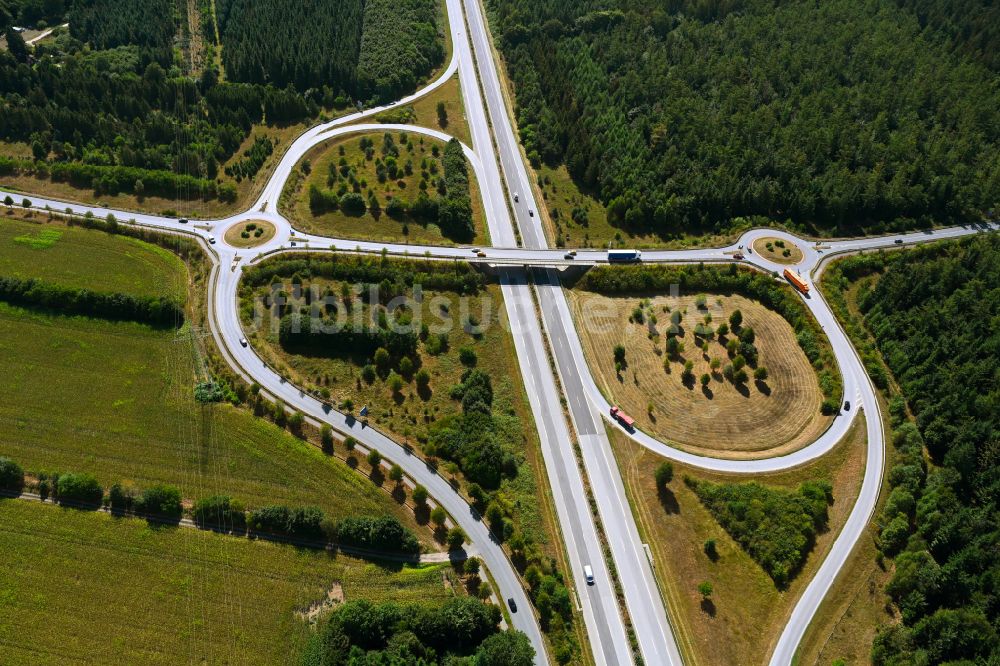 Luftaufnahme Tarbek - Autobahn- Anschlussstelle der BAB A21 Anschlussstelle Trappenkamp in Tarbek im Bundesland Schleswig-Holstein, Deutschland