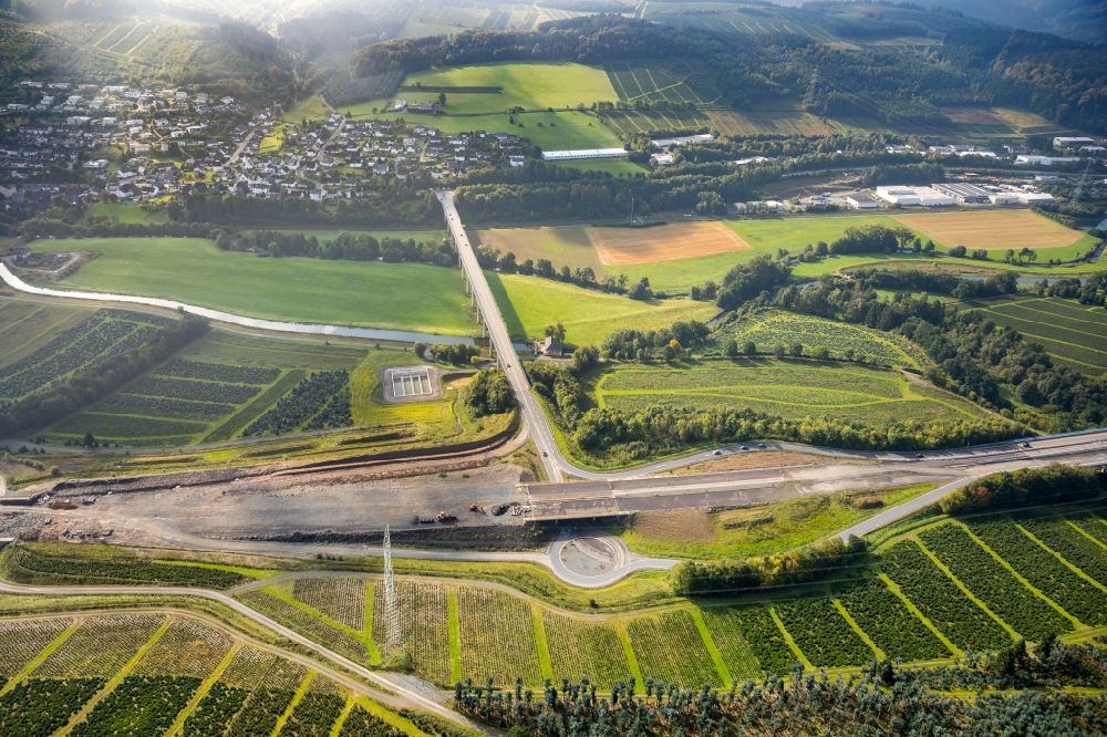 Velmede aus der Vogelperspektive: Autobahn- Anschlussstelle der BAB A46 Bestwig in Velmede im Bundesland Nordrhein-Westfalen, Deutschland