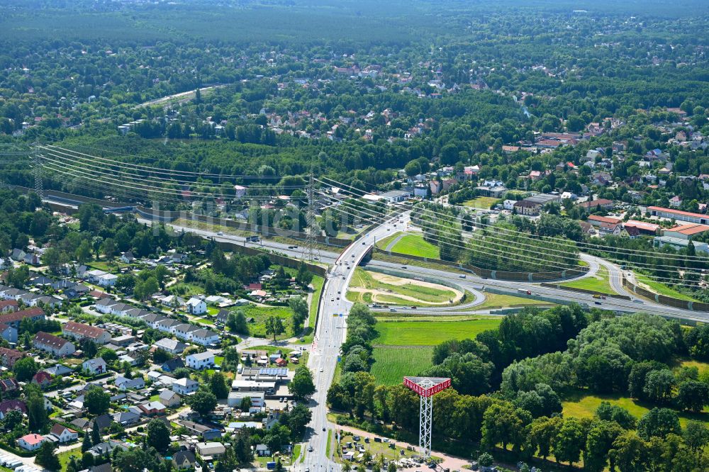 Birkenwerder aus der Vogelperspektive: Autobahn- Anschlussstelle der BAB A10 in Birkenwerder im Bundesland Brandenburg, Deutschland
