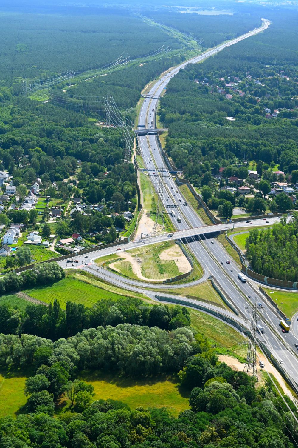 Birkenwerder von oben - Autobahn- Anschlussstelle der BAB A10 in Birkenwerder im Bundesland Brandenburg, Deutschland