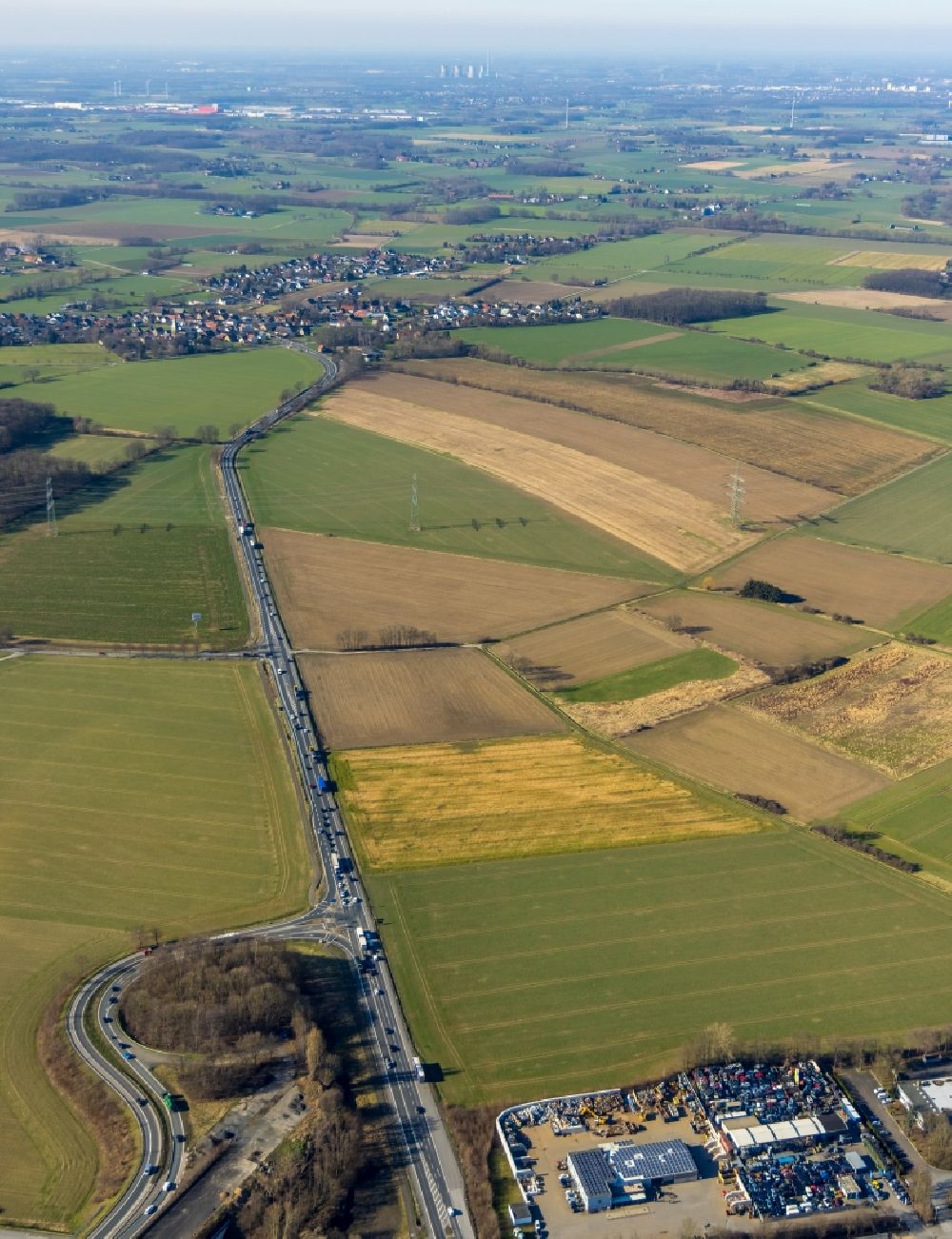 Luftaufnahme Werl - Autobahn- Anschlussstelle der BAB A445 an der Bundesstraße B63 am Industriegebiet an der Hammer Straße in Werl im Bundesland Nordrhein-Westfalen, Deutschland