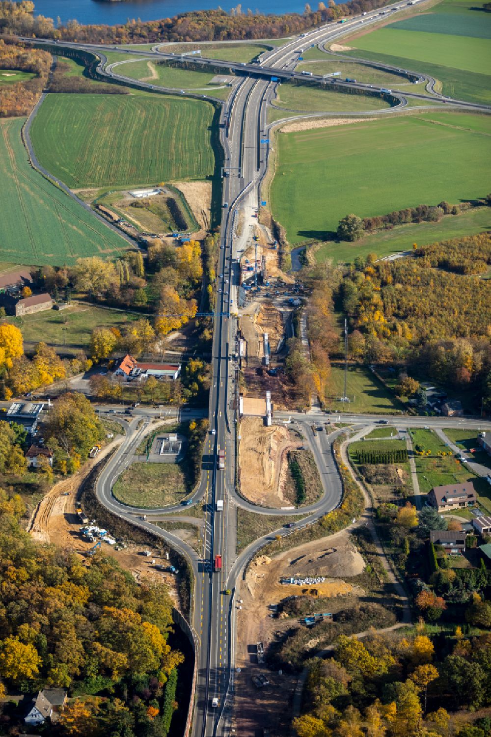 Luftbild Duisburg - Autobahn- Anschlussstelle der BAB AA524 - L288 in Duisburg im Bundesland Nordrhein-Westfalen, Deutschland