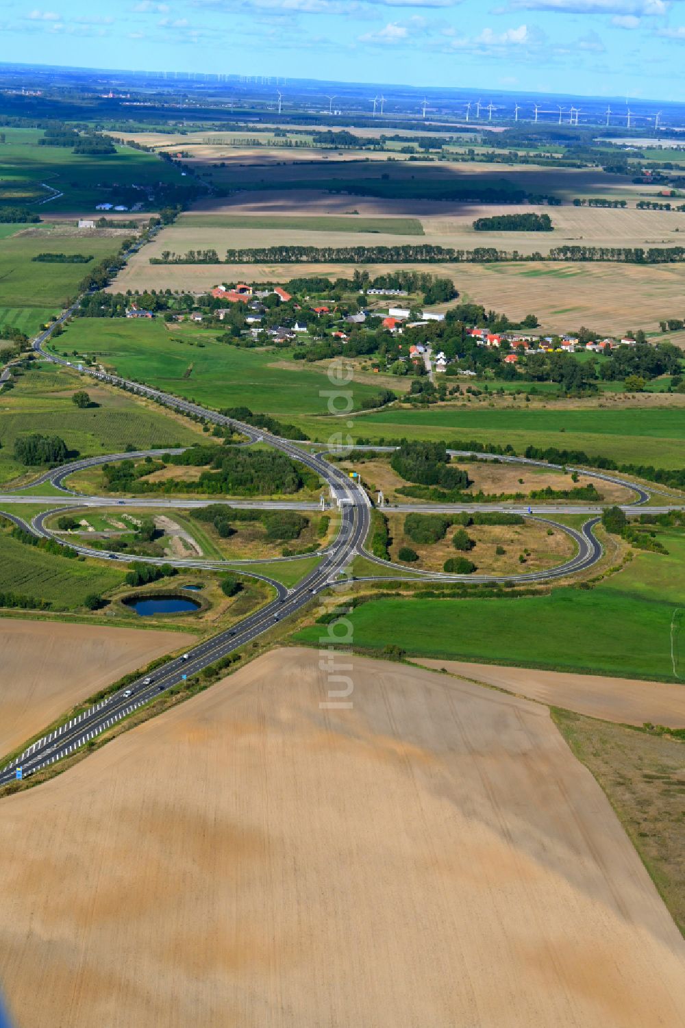 Luftbild Glienke - Autobahn- Anschlussstelle der BAB A20 Neubrandenburg-Ost in Glienke im Bundesland Mecklenburg-Vorpommern, Deutschland