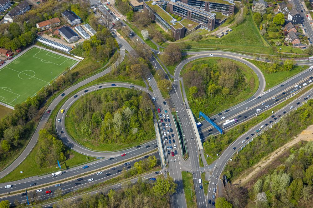 Bochum aus der Vogelperspektive: Autobahn- Anschlussstelle der BAB A448 im Ortsteil Wiemelhausen in Bochum im Bundesland Nordrhein-Westfalen, Deutschland