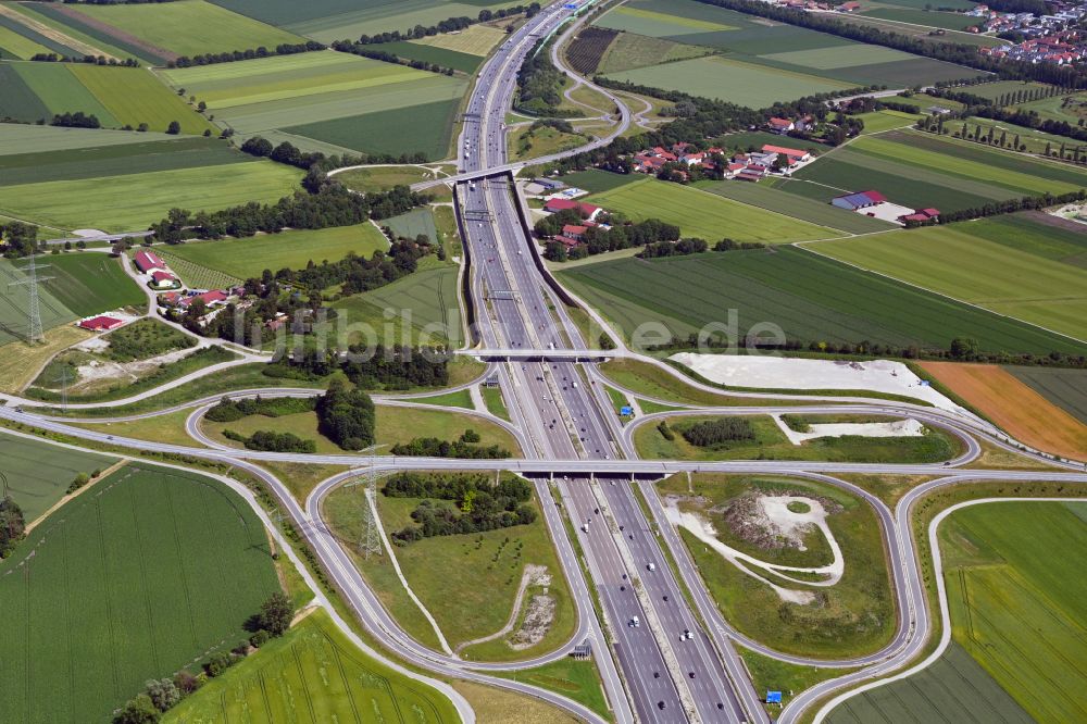 Unterföhring aus der Vogelperspektive: Autobahn- Anschlussstelle der BAB A99 in Unterföhring im Bundesland Bayern, Deutschland