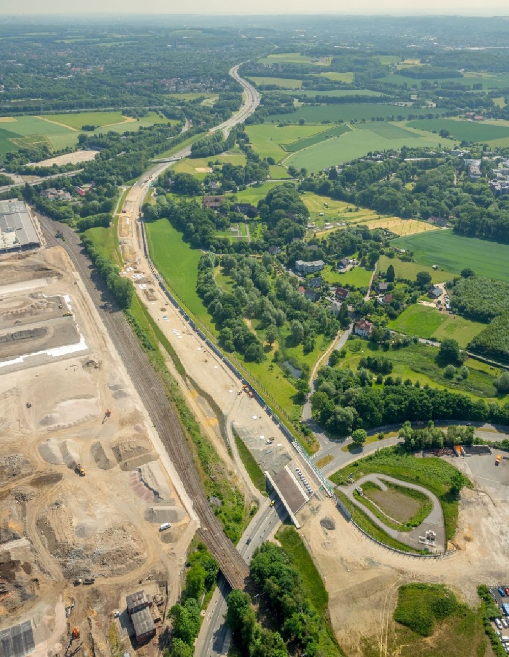 Luftaufnahme Bochum - Autobahn- Ausbau und Spur- Verbreiterung im Streckenverlauf der BAB A448 in Bochum im Bundesland Nordrhein-Westfalen
