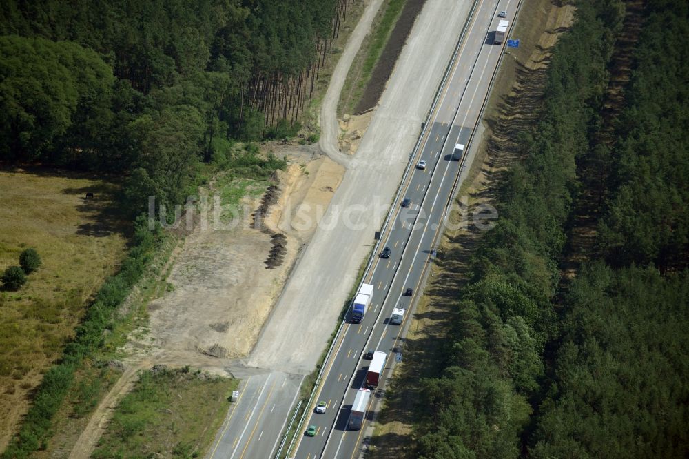 Neu Waltersdorf von oben - Autobahn- Ausbau und Spur- Verbreiterung im Streckenverlauf der BAB A12 E30 in Neu Waltersdorf im Bundesland Brandenburg
