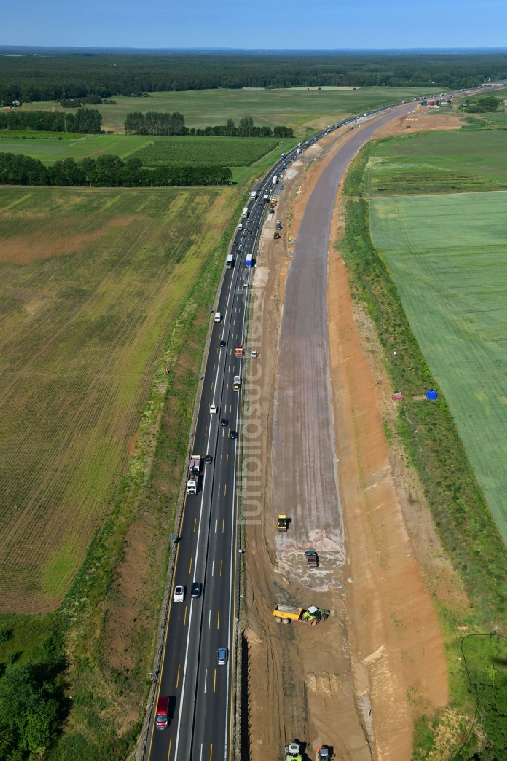 Luftbild Oberkrämer - Autobahn- Ausbau und Spur- Verbreiterung im Streckenverlauf der BAB A10 in Oberkrämer im Bundesland Brandenburg, Deutschland