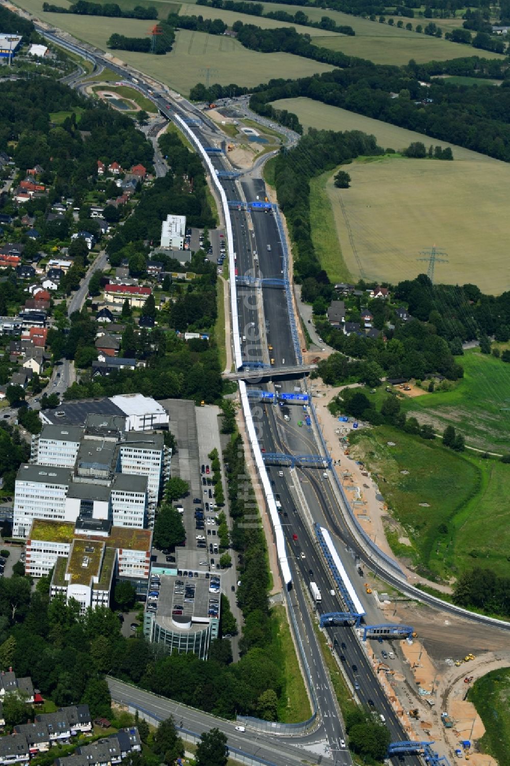 Luftaufnahme Hamburg - Autobahn- Ausbau und Spur- Verbreiterung im Streckenverlauf der BAB A7 im Ortsteil Schnelsen in Hamburg, Deutschland