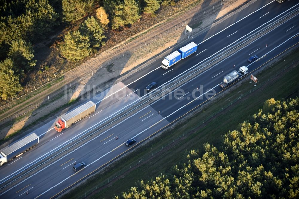 Luftbild Spreenhagen - Autobahn- Ausbau und Spur- Verbreiterung im Streckenverlauf der BAB A12 E30 an unterschiedlichen Fahrbahn- Belag- Anschlußstellen in Spreenhagen im Bundesland Brandenburg